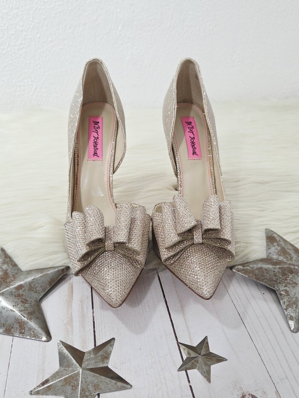 Betsey Johnson Prince D'orsay heels metallic gold bow pumps women's size 8 - Picture 3 of 8